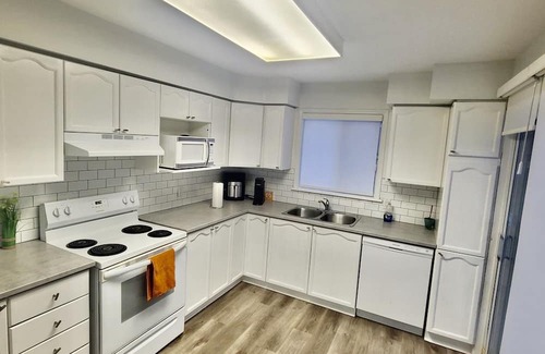 Industrial Park House | 10 mn from Airport Peaceful & Bright home