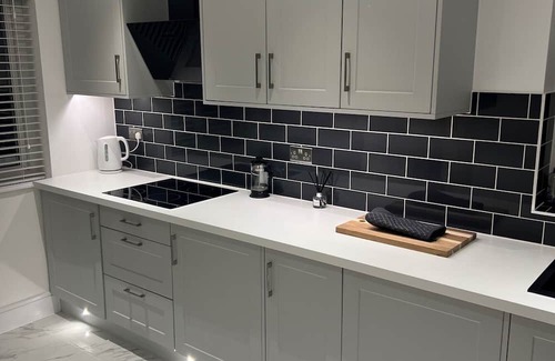 Hertford House | Newly renovated Modern 3-Bedroom House