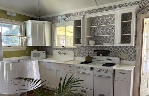 Honokaa Cottage | Work from Home, Cozy Cottage in North Hamakua, Big Island, Hawaii 30 day minimum