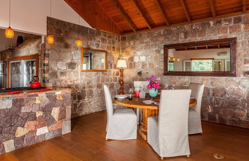 Windward Side Villa | Champagne Cottage - Luxury Private Rental Home