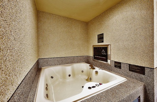 Xinfeng Hotel | I need motel