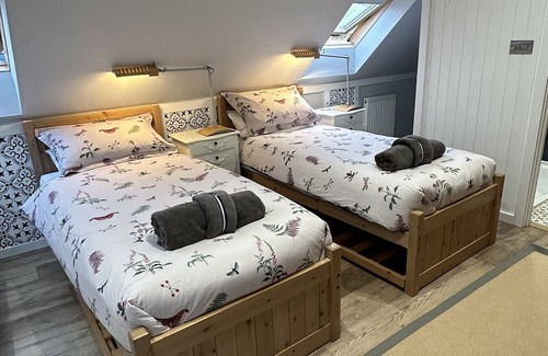 Llantarnam Apartment | Rural idle yet so connected to surrounding leisure activities and city life. Wow