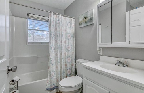 Bridge City House | Cozy 2 bedroom duplex in Bridge City