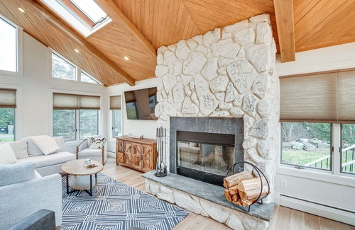 Athens House | Upstate New York Rental Home w/ Lake View & Dock!