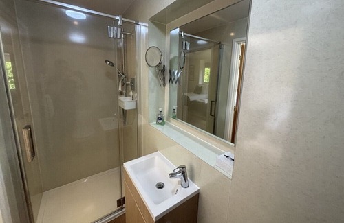 Andover Apartment | The Chalet, Lime Tree Cottage Andover