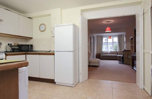 Andover House | Large cosy house ideal for corporate lets