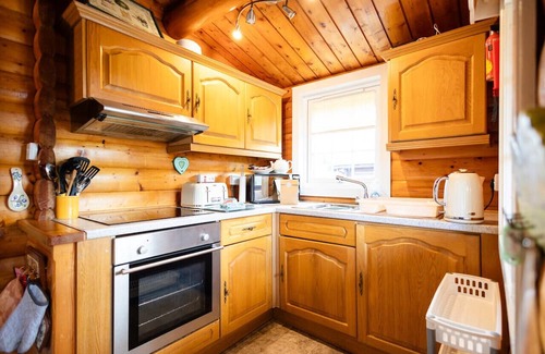 Ffestiniog Cabin | Spacious 3 Bed Log Cabin in Snowdonia Mountains