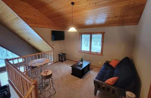 Amery House | HotTub! Woodside Haven Gateway to Nature & Leisure