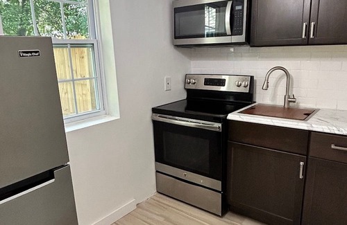 Midtown Cottage | Coastal Carriage House Surrounded By Live Oak Trees in the Heart of Savannah