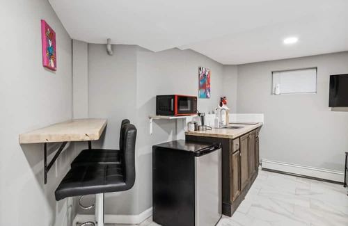 Elizabeth Apartment | Comfortable and Unique 1BED Apt in Elizabeth / Perfect location / 30min to NYC