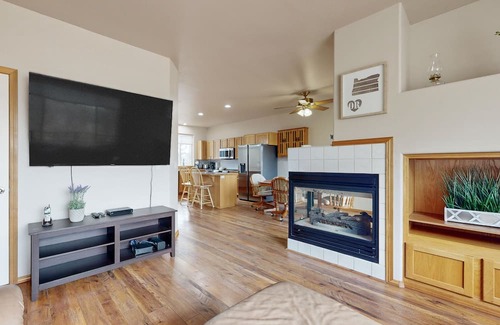 Klamath Falls House | Dog-friendly duplex with access to indoor pool, sports courts, & hiking trails