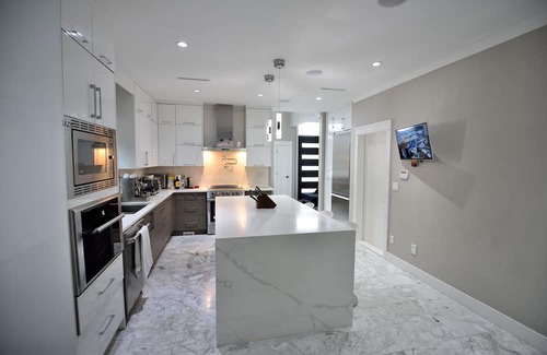 Burnaby House | Entire modern two story house in Burnaby