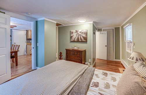 Baldwin Cabin | Charming Baldwin Cabin w/Fenced Yard + Fire Pit!