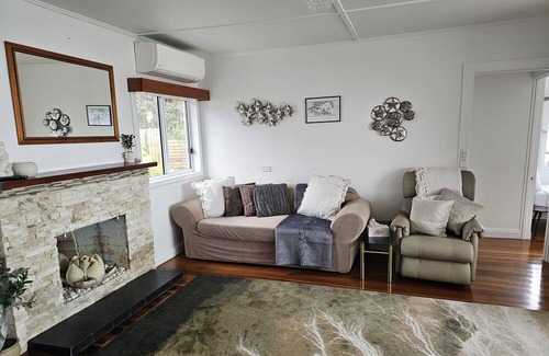 Dover House | Comfortable Modern Home on Absolute Waterfront with stunning views