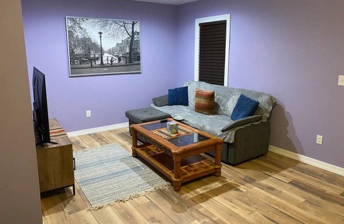 Elmira Apartment | Welles Apartment A