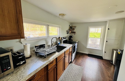 Bloomington Cabin | Cozy cabin on wooded 5 acres, close to downtown and amenities. Now with hot tub!