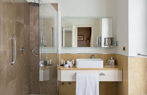 Rondo - Torretta House | Elegant Stay in Nature: 4-Star Comfort, Bike Through Parco Nord, Pets Welcome