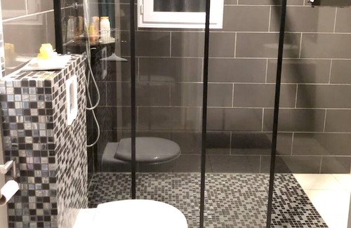 Generargues Villa | Homerez - Villa for 8 ppl. with swimming-pool, garden and terrace at Générargues