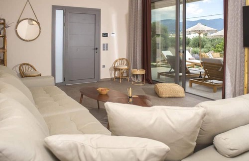Akovitika Villa | ISholidays Kalamata Elaia Grove Villa 1