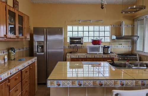 Santa Cruz Ski Chalet | Chalet Espacioso a Orilla de la Playa ,ideal Para Relajarte con Familia y Amigos