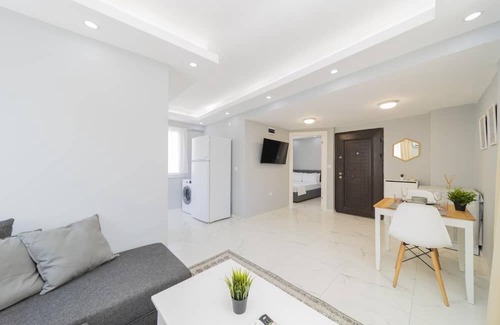 Alanya Apartment | Cozy Flat w Balcony 5 min to Beach in Alanya