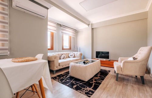 Sakarya Apartment | Central Flat Near Golden Horn and Bilgi University