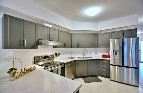 The Blue Mountains House | Vacation Home Close to the Blue Mountains Ski Destination - 104 Delphi Lane