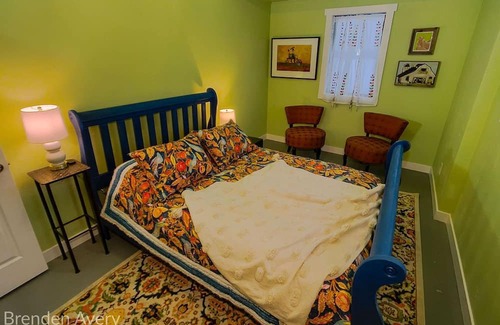 Bend House | Light filled artist retreat with Cascade Mountain views