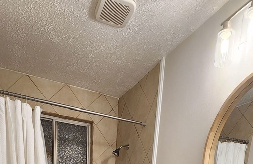 Vernal House | Large Centrally-Located Upstairs Apartment