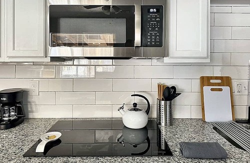 Central Oklahoma City Apartment | Sunshine & Serenity| Prime Location | Stylish Kitchen & Rainfall Shower