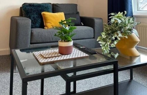 Pontypool Apartment | Oak Terrace by Tŷ SA