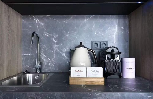 Kreuzberg House | Chic City Vibes: Minutes to Potsdamer Platz and Alexanderplatz. Parking!