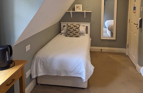 Ludwell Hotel | The Grove Arms