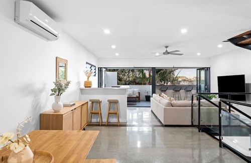 Merewether House | Sundown Serenity Coastal Comfort at Merewether