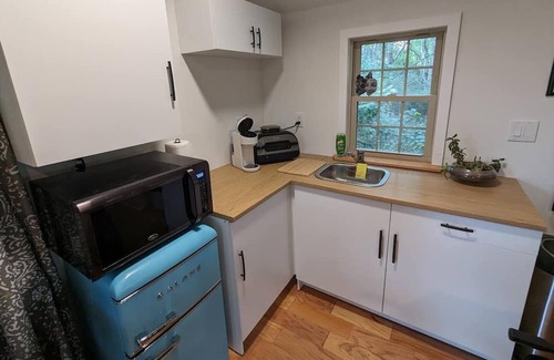 Schuylerville Apartment | Serene Studio Retreat 20 Minutes to Downtown