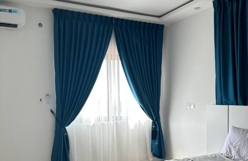 Madina House | 3 bedrooms house for rent in East Lagon. 4 bathrooms and a spacious living room