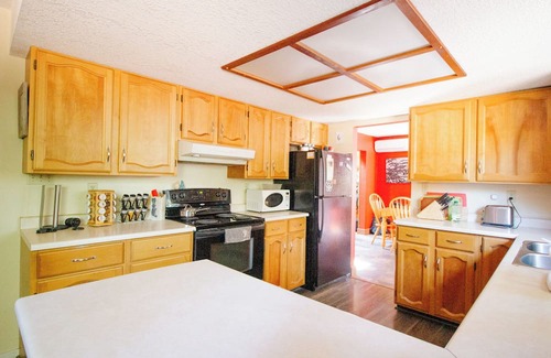 Sproat Lake House | Country home at BC's Best Lake! Hot tub, nature views and lake access.