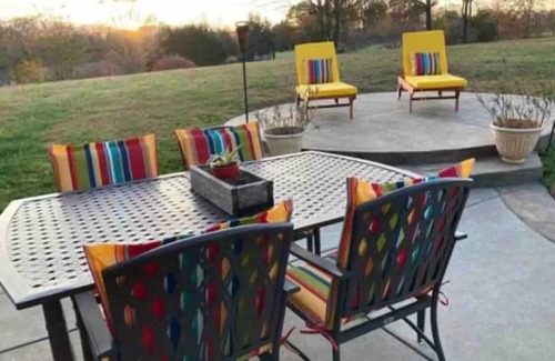 Drake House | Mammoth Cave-Corvettes-Lost River Caven