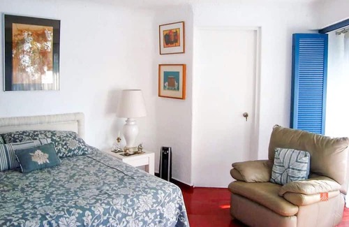 Cuernavaca Villa | Serene Home, Lush Gardens with Heatable Pool, 2 Waterfalls, Outdoor Dining Table