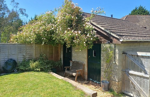 Ningwood Cabin | Little Brook - a cabin that sleeps 2 guests in 1 bedroom