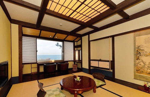 Futami House | Hamachiyokan A Japanesemodern Koigatarinoma where you can see Ise Bay / Ise Mie