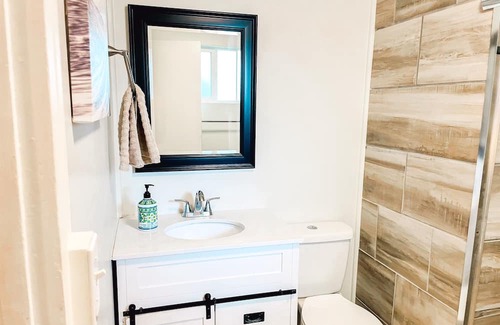 Punaluu House | >NEW< Seaside Sanctuary ~ Beach Access, Views, A/C