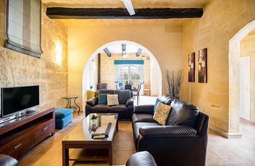 Victoria Villa | Girardu - Victoria Holiday Home