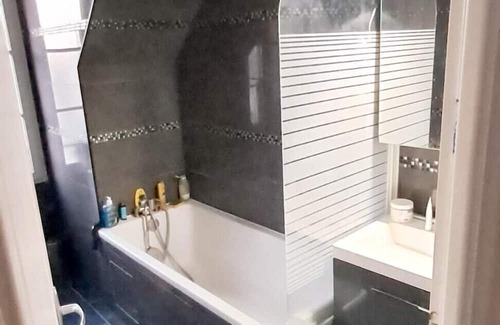 La Chapelle-en-Serval House | Homerez - Beautiful house for 6 ppl. with swimming-pool at La Chapelle-en-Serval