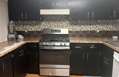 Roselle House | Cozy Comfy Private Room Close to Everything k