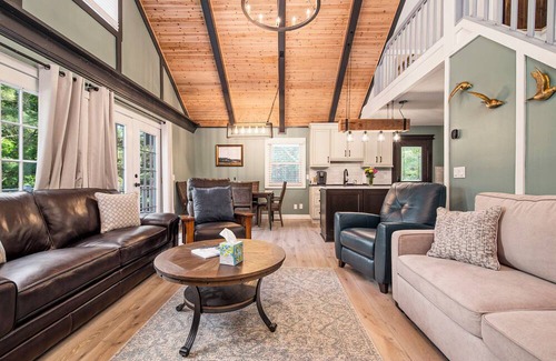 Rapid City House | 🪢 Beautiful 3BDR Home by Torch Lake Sandbar