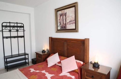 Camporrobles House | Holiday Home "La Luna" with Private Terrace & Wi-Fi