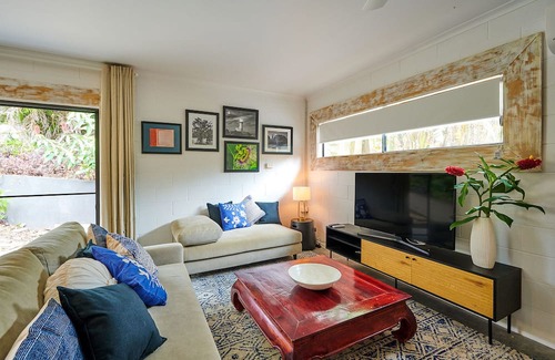 Ocean Shores Cabin | "Discover a stylish cabin 400m from the beach.