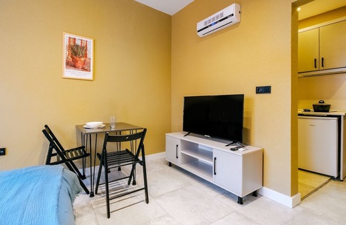 Fatih Apartment | Cozy Suite w King Bed Near Sultanahmet