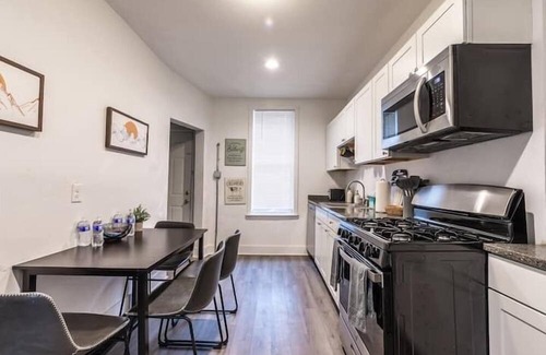 South Side Flats Apartment | 3 Bedroom 717910 by Houzlet